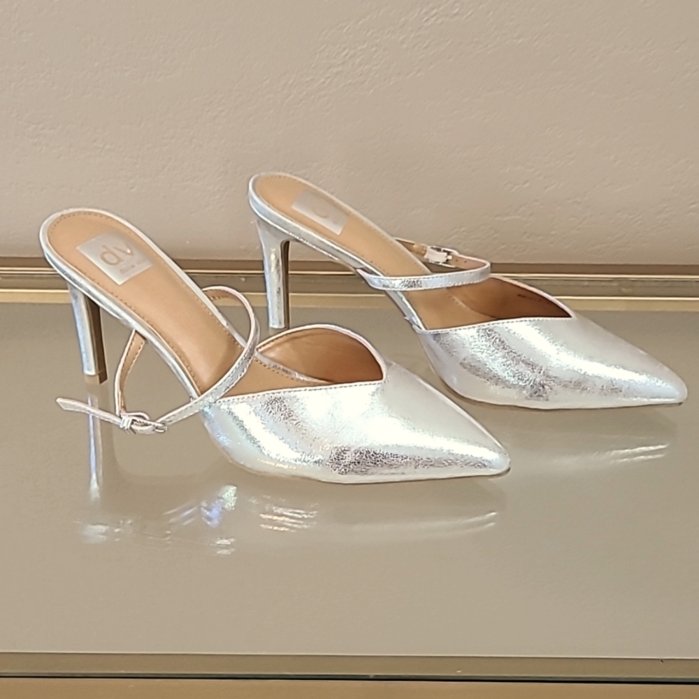 DV by Dolce Vita Elley Silver Metallic Heels with Strap size 8.5 with 3.5" heel.